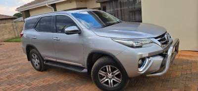 Toyota Fortuner 2018 SUV - Silver with low mileage logs