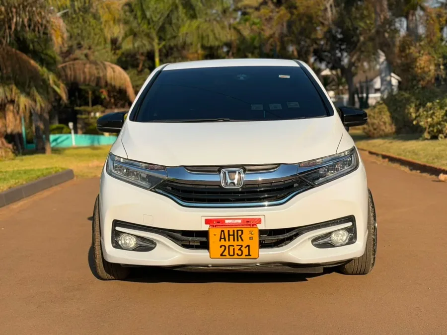 Honda Shuttle 2017 white with 17,777 km
