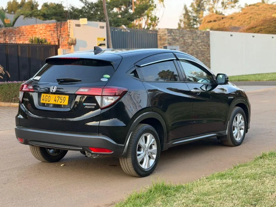 2019 Honda Vezel AWD, Black, City Centre Harare