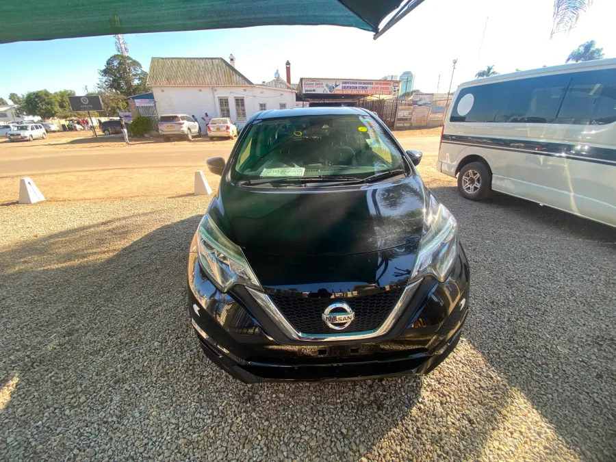 Nissan Note 2018 – Black hatchback, 177,777 km