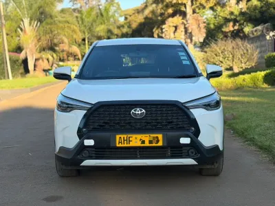 Toyota Corolla Cross 2013 – White SUV, 166,666 km