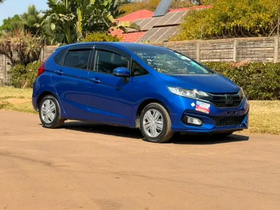Honda Fit 2019, 122,222 km, blue hatchback