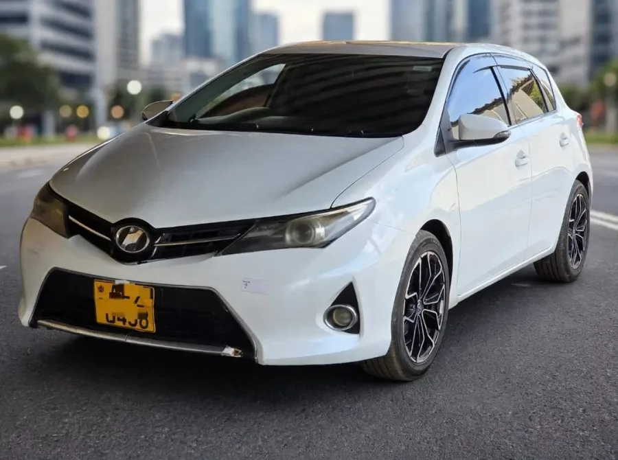 2014 Toyota Auris Compact Hatchback – White, 17,777 km