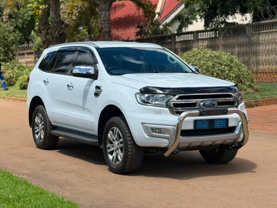 2018 Ford Everest XLT White SUV