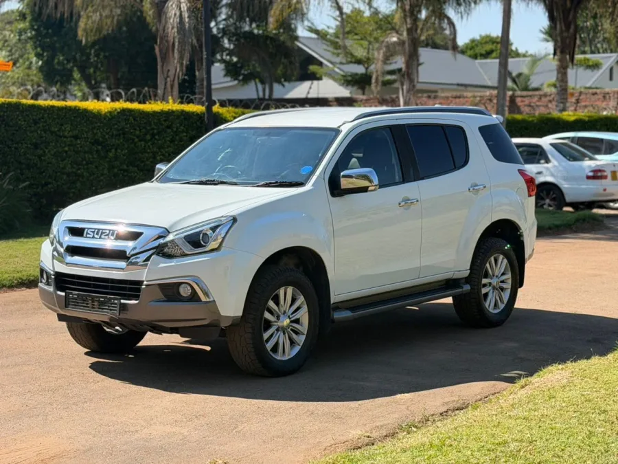 2018 Isuzu MU-X White SUV with 75,000 km