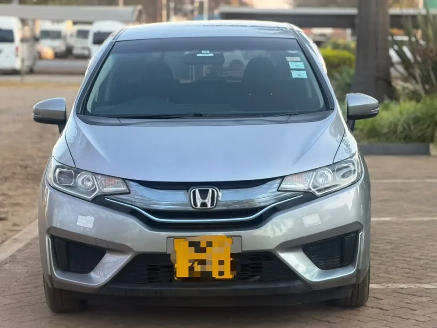 Honda Fit Hybrid hatchback, 2016, 42 180 km