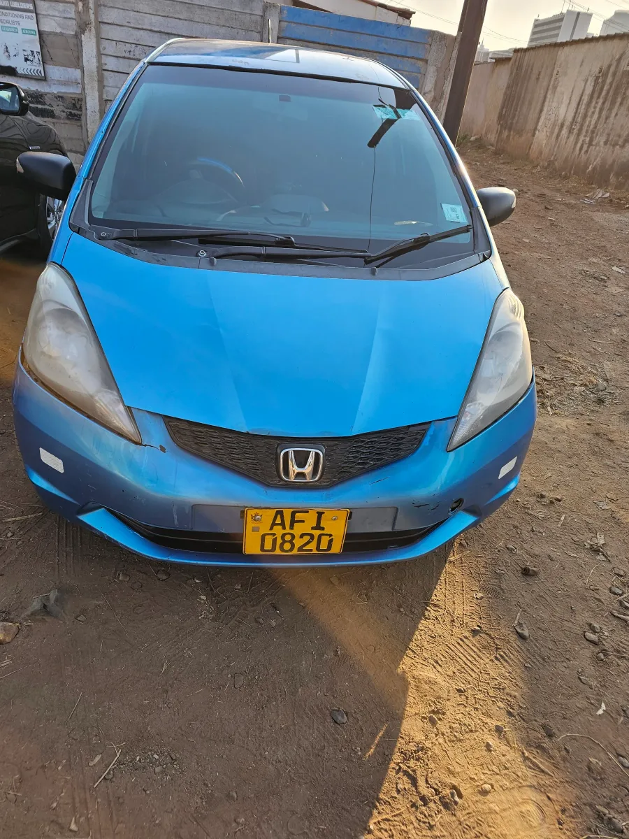 Honda Fit 2017 — Reliable city hatchback, low mileage
