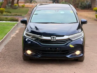 Honda Shuttle 2017 Hybrid MPV, 64,000 km
