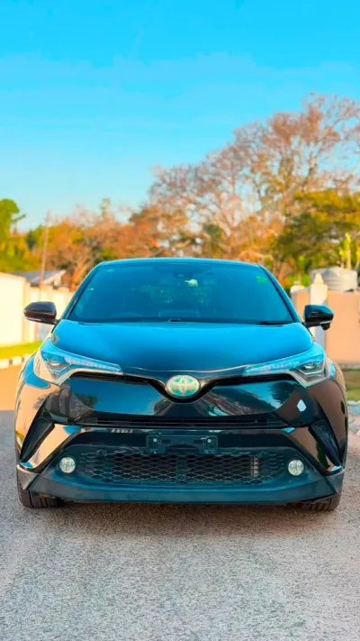 Toyota C-HR 2018 Hybrid, 64,000 km, Black