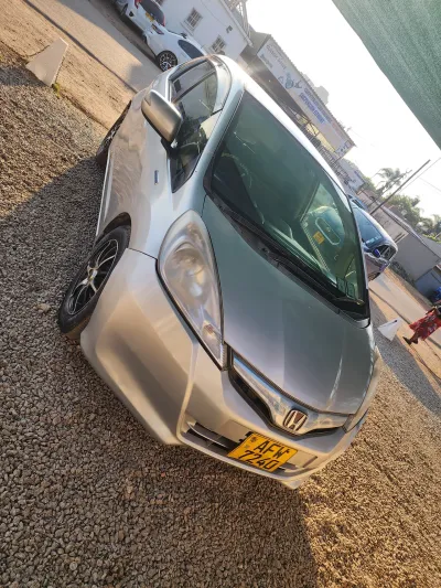 2012 Honda Fit Hybrid 41,237 km – USD 6,900