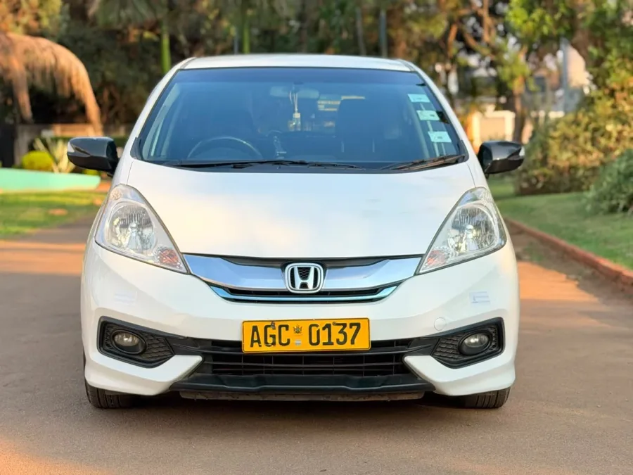 2017 Honda Fit Hybrid – 54,312 km