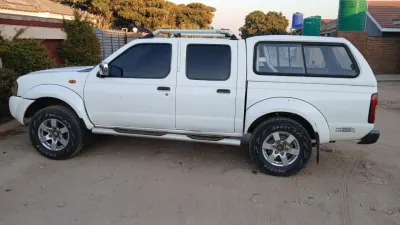 2013 Nissan NP300 Pickup Double Cab with Canopy