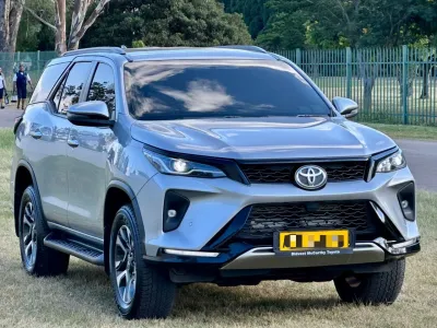 Toyota Fortuner 2024 – Silver SUV, 65,000 km, Harare