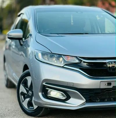 Honda Fit Hybrid 2018 – Ultra-low mileage, city ready