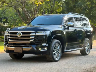 2024 Toyota Land Cruiser 300 – 22 km, Black SUV