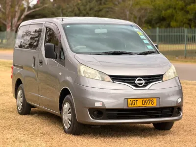Silver Nissan NV200 Van, 2018, 65 km - Ready for Work or Family