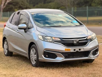 Silver Honda Fit Hatchback – 2017, 68 km, Automatic