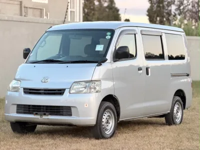 Toyota Liteace GL Van, 2017, 79,000 km, Automatic