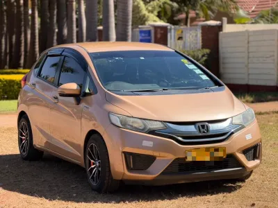 Honda Fit Hybrid 2015, 100,000 km, automatic