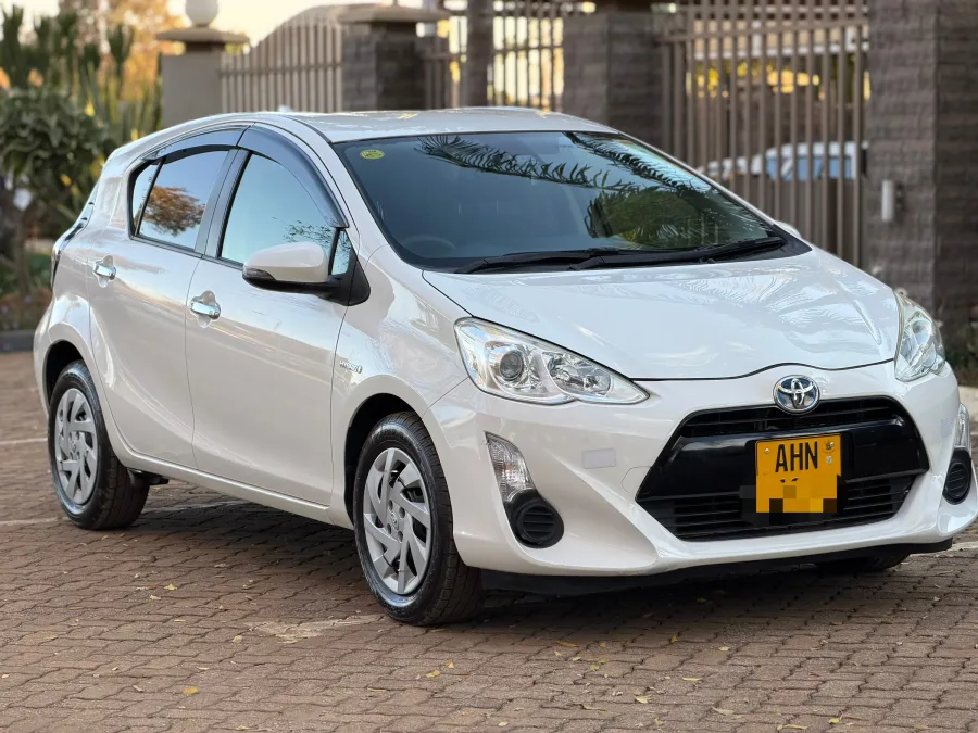 Toyota Aqua 2016 Hybrid Hatchback