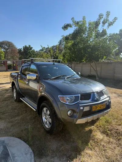 Mitsubishi L200 4x4 manual pickup with full leather interior