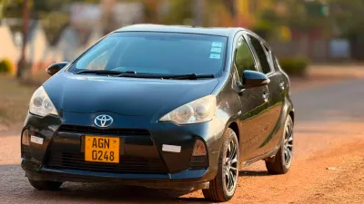 Toyota Aqua Hybrid 2014 Automatic – 120,000 km
