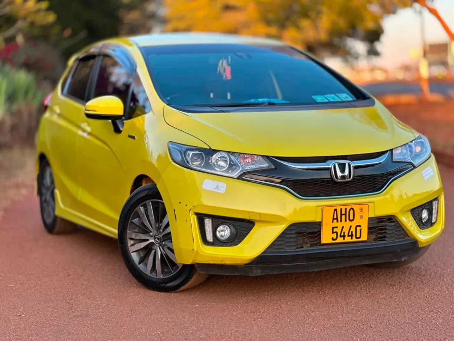 Honda Fit GP5 Hybrid 2016, 100,000 km, Yellow