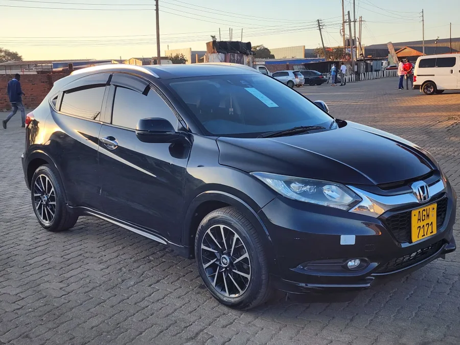 Honda Vezel Hybrid automatic, 2015, 114,000 km, black