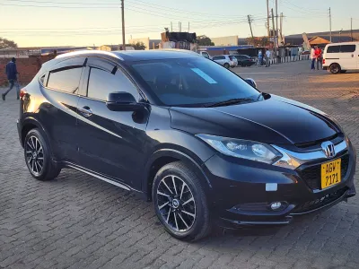 Honda Vezel Hybrid automatic, 2015, 114,000 km, black