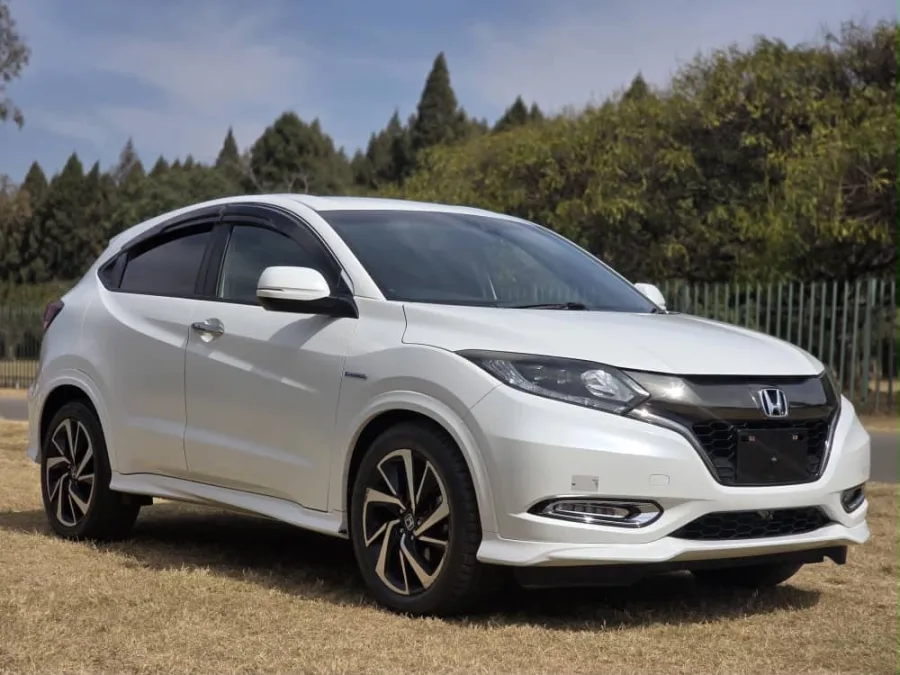 Honda Vezel RS white, 2017, 65,000 km