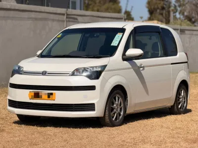 2017 Toyota Spade – 65,000 km, Clean Recent Import