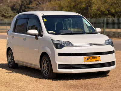 Toyota Spade 2017, 65,000 km, clean condition