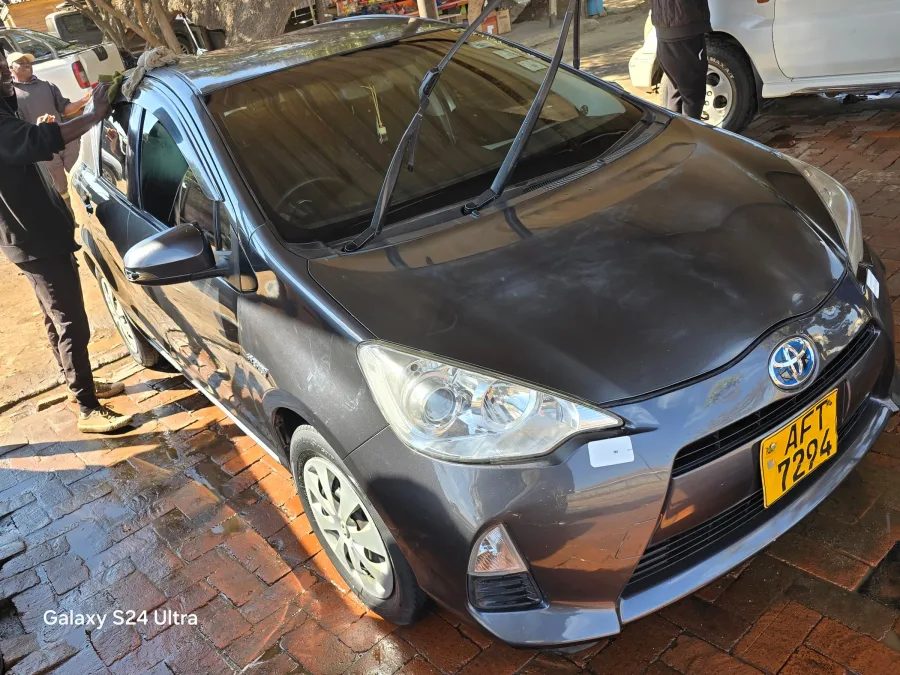 Toyota Aqua 2014 Hybrid Automatic - 130,000 km
