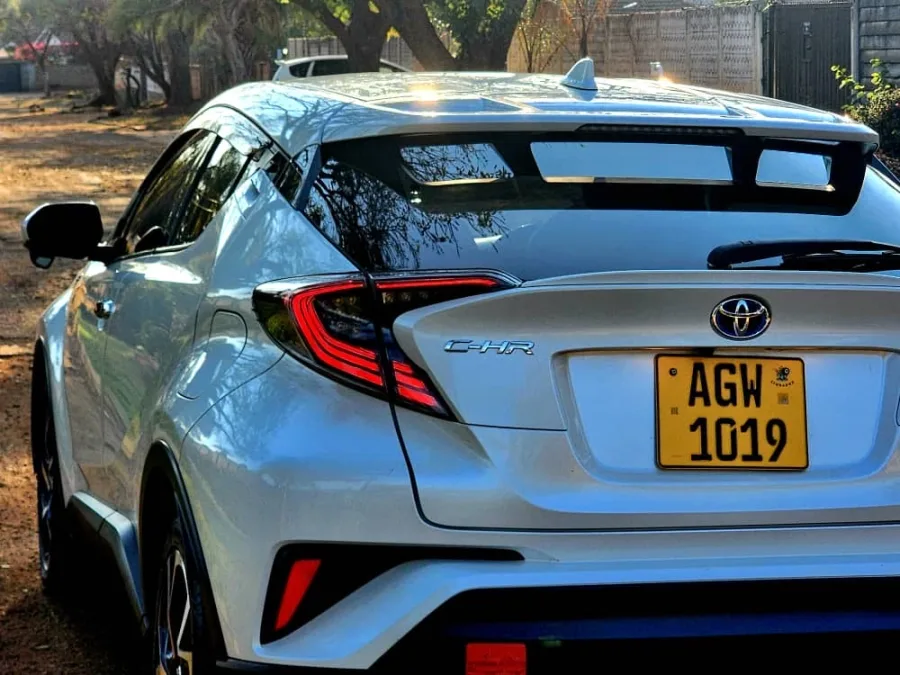 Toyota C-HR Hybrid 2018 auto, 120,000 km, full spec
