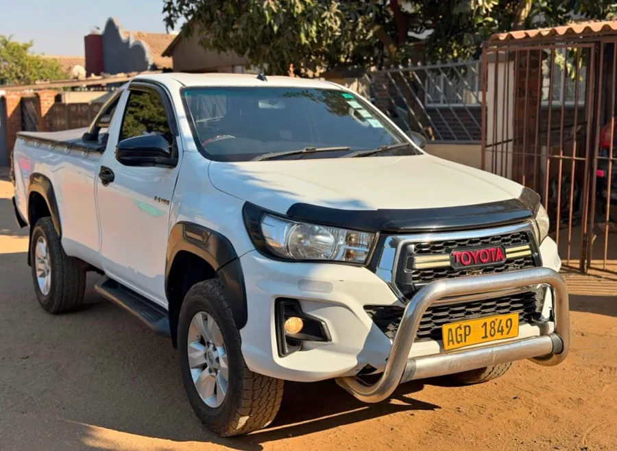 Toyota Hilux 2.4 GD6 manual single cab 2017
