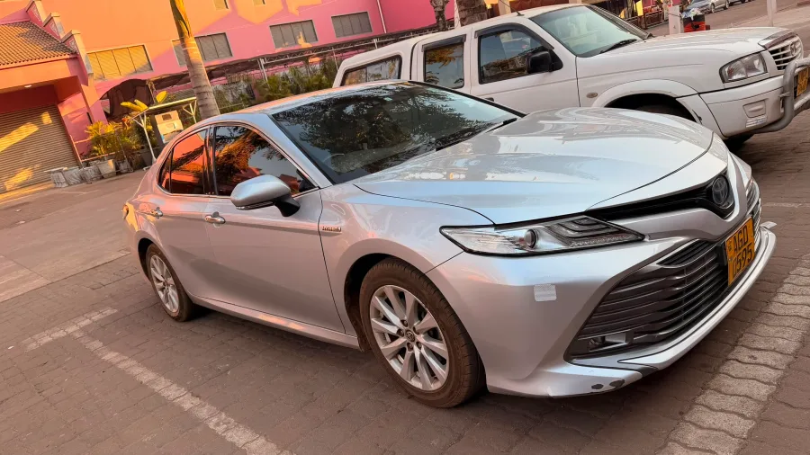 2018 Toyota Camry Hybrid, 70,000 km, automatic