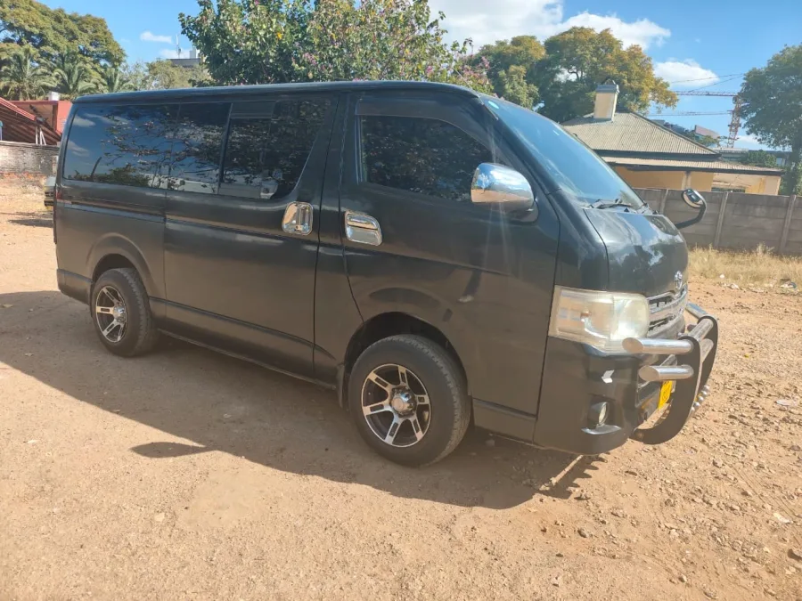 Toyota HiAce Super GL 2014, 120,000 km