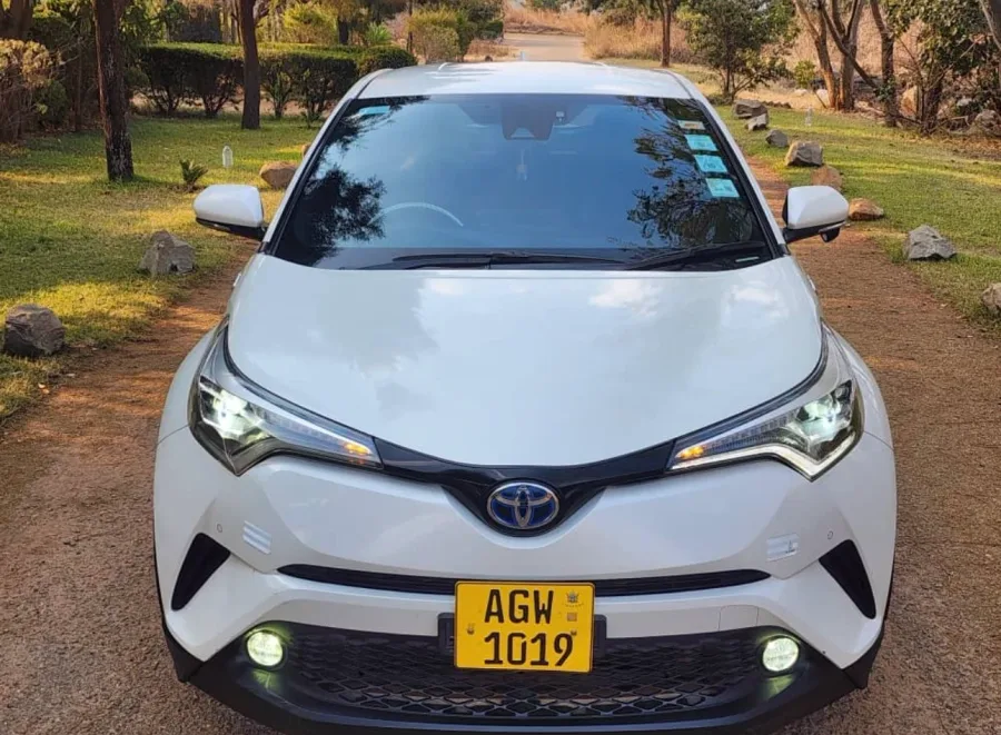 Toyota C-HR Hybrid 2018, 110 000 km, Automatic