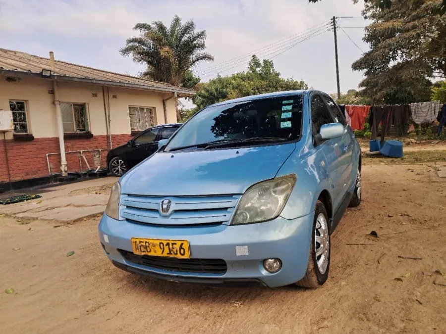 Toyota IST 2005 automatic hatchback, 150,000 km
