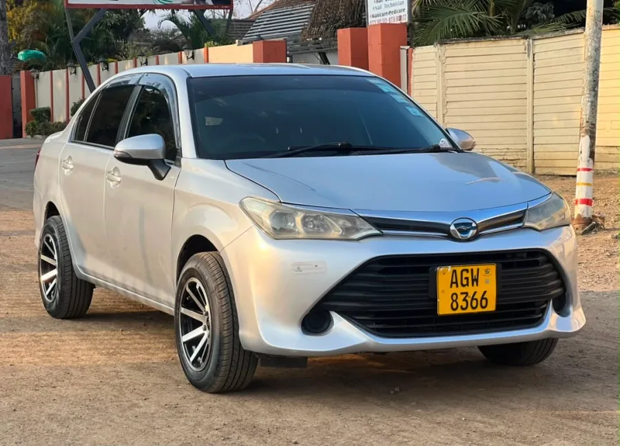 Toyota Axio 2016 automatic, white, 120,000 km