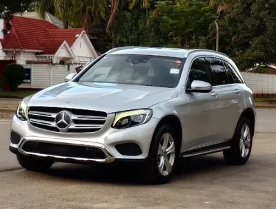 2018 Mercedes-Benz GLC 220d 4MATIC SUV with full interior specification