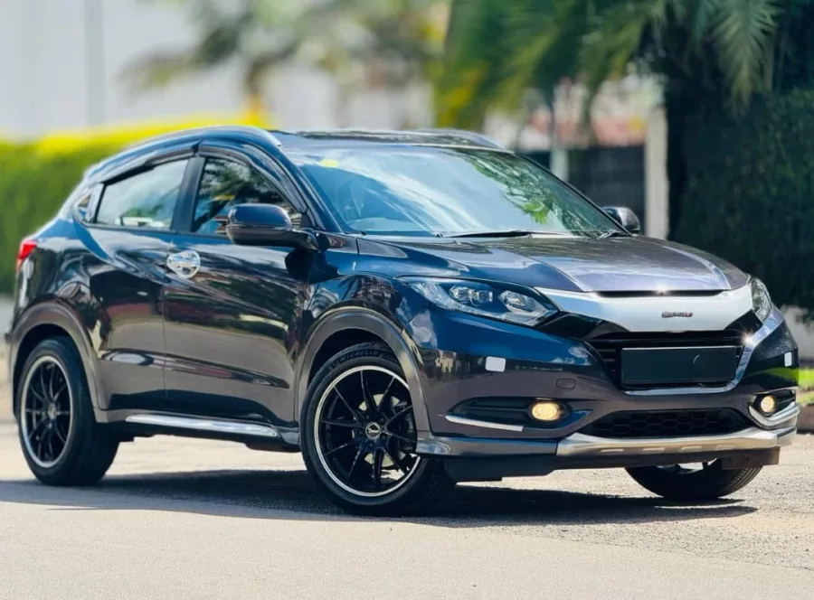 2016 Honda Vezel I-VTEC Petrol SUV with Leather Interior and Bluetooth