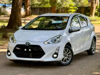 2016 Toyota Aqua Hybrid – 63,000 km, automatic, push-button start