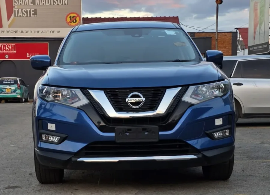 2018 Nissan X-Trail Hybrid 2.0 — 65,000 km, automatic transmission, leather interior