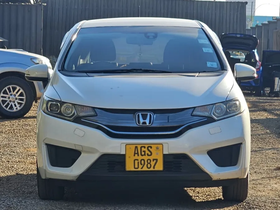 Honda Fit Hybrid 2016, 120,000 km, automatic