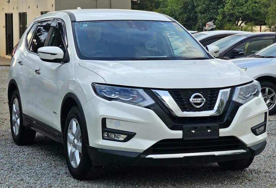 2018 Nissan X-Trail Hybrid with 75,000 km