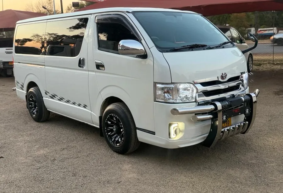 2015 Toyota Hiace Super GL diesel van, 80 000 km