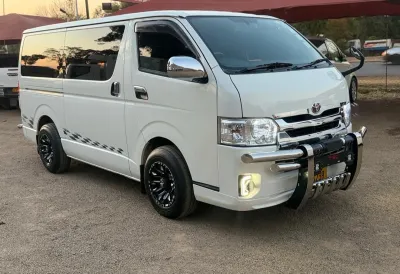 2015 Toyota Hiace Super GL diesel van, 80 000 km