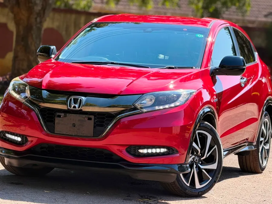 2017 Honda Vezel Hybrid RS – 47,000 km