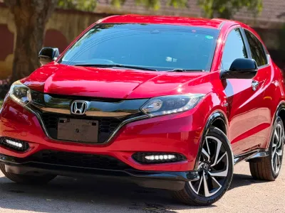2017 Honda Vezel Hybrid RS – 47,000 km